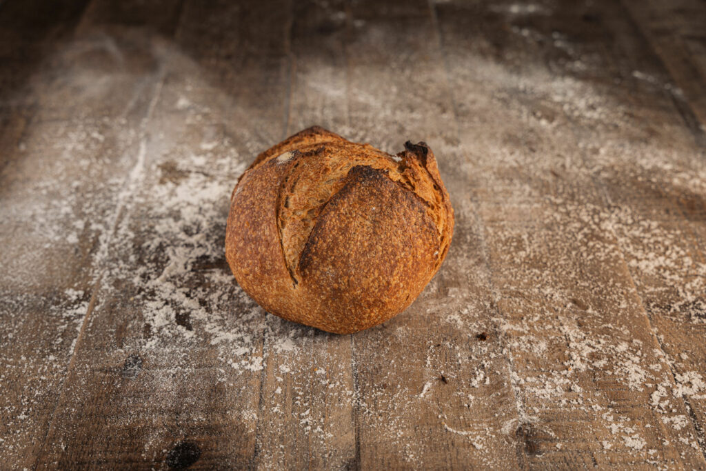 Pain complet boule scaled