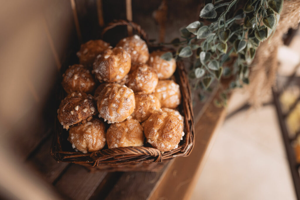 Chouquettes garnies au caramel